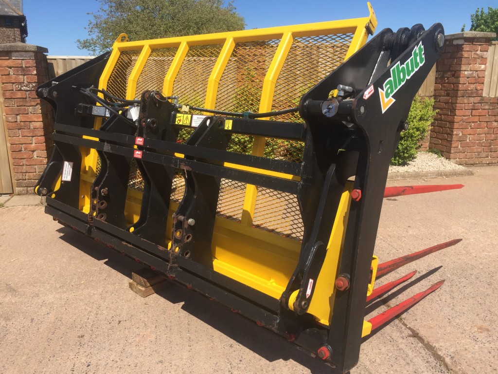 Albutt B809PP buckrake, 2015, 9ft wide, KV tines + 4 side tines, 3 point linkage hooks on bolt on rail system, Very good order, had had very little use