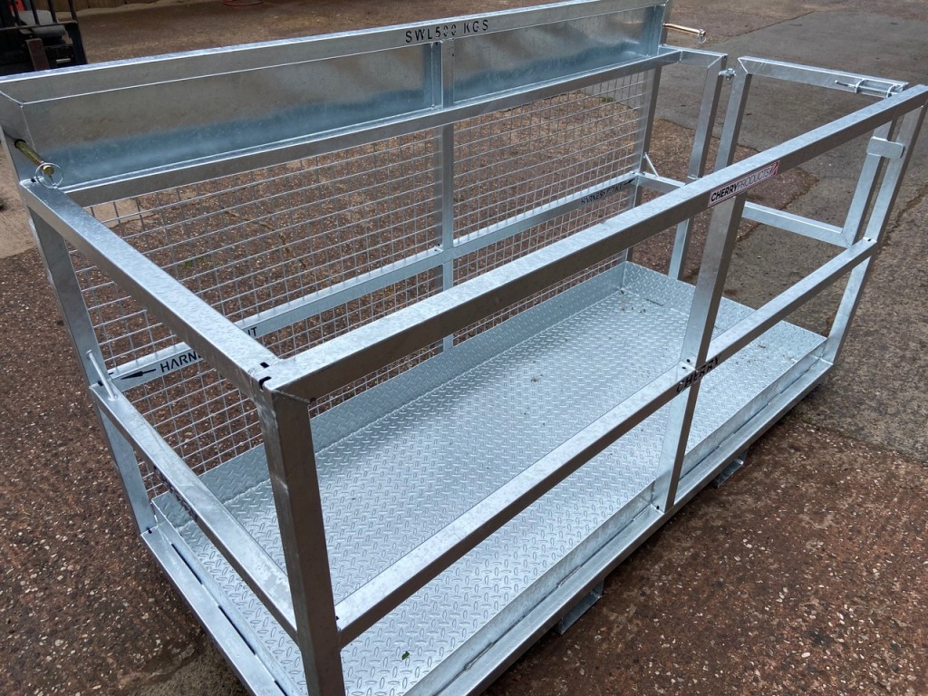 Cherry Products 8ft man platform,, new, tool tray, galvanised