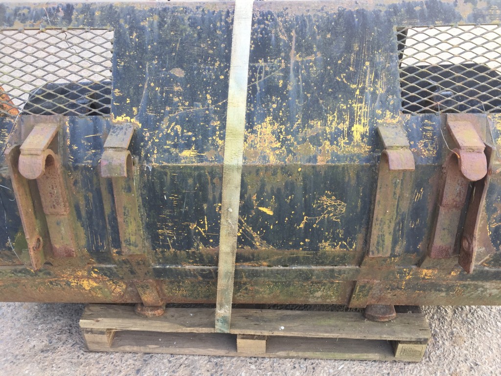 Trima attatachments, used, 2x buckets and pallet tines, available as a whole