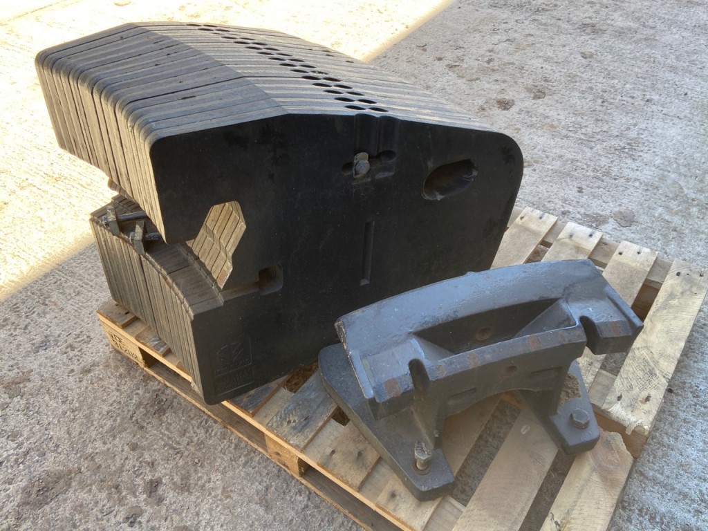 16x New Holland 100kg front weights, C/W NH T8.420 front weight frame, front hitch
