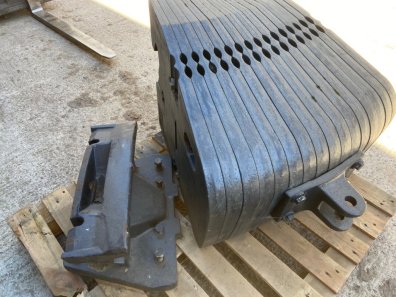 16x New Holland 100kg front weights, C/W NH T8.420 front weight frame, front hitch