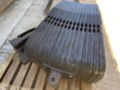16x New Holland 100kg front weights, C/W NH T8.420 front weight frame, front hitch