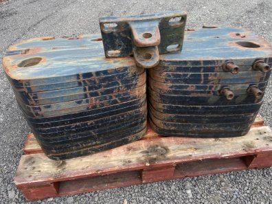 16x New Holland 8000 series 110kg front weights, C/W front hitch