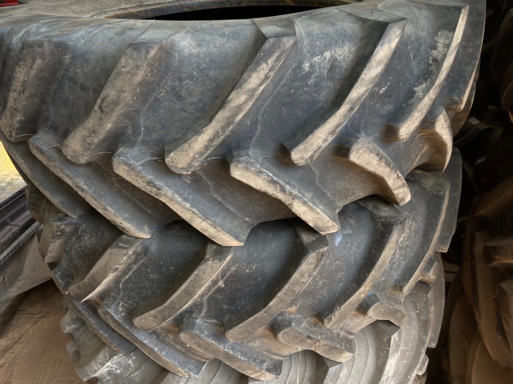 2x 20.8/38 Taurus tyres 80%
