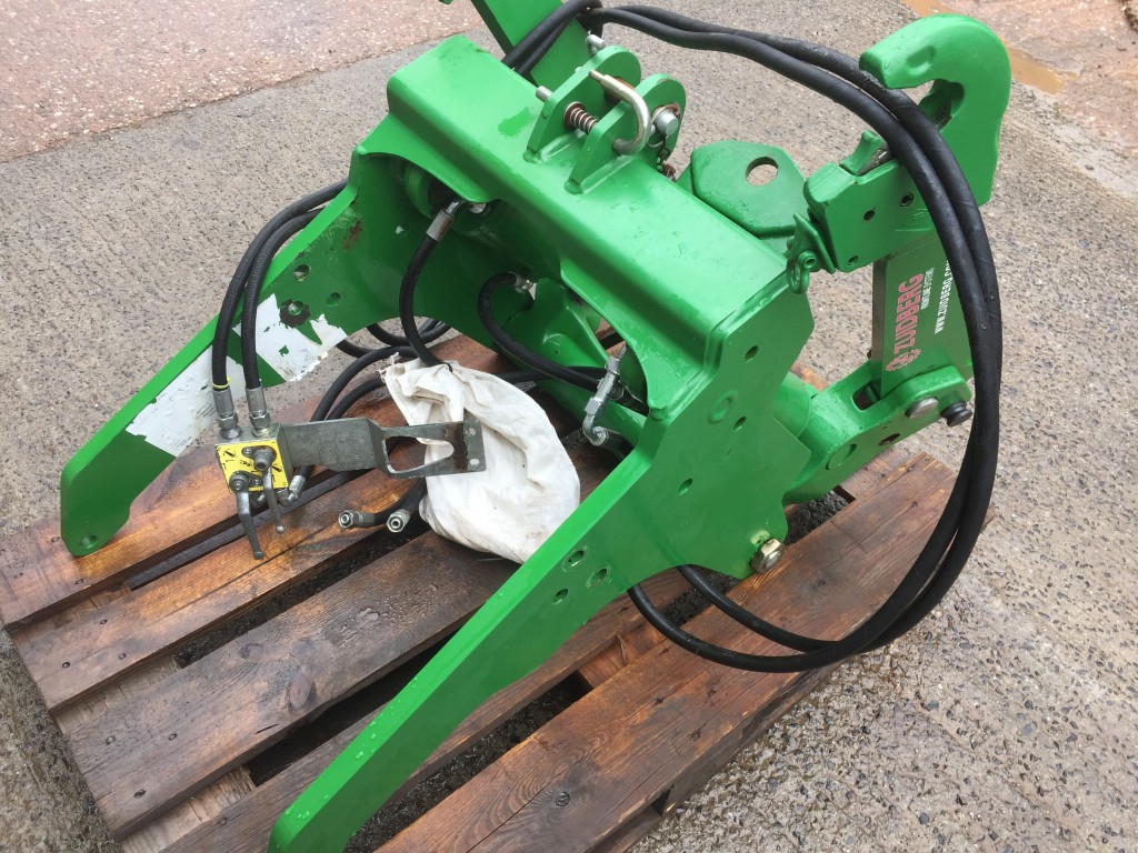 Zuidberg 3.5 ton front linkage, as new, this linkage has had very little use, to fit 4 cylinder John deere tractors