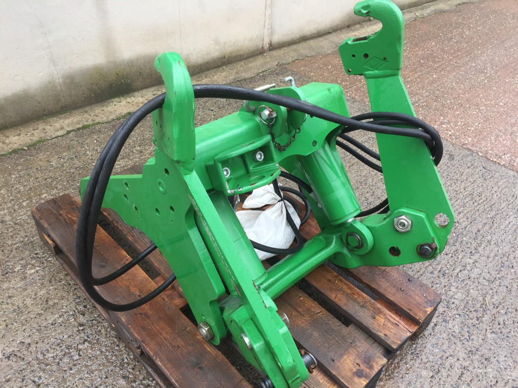 Zuidberg 3.5 ton front linkage, as new, this linkage has had very little use, to fit 4 cylinder John deere tractors