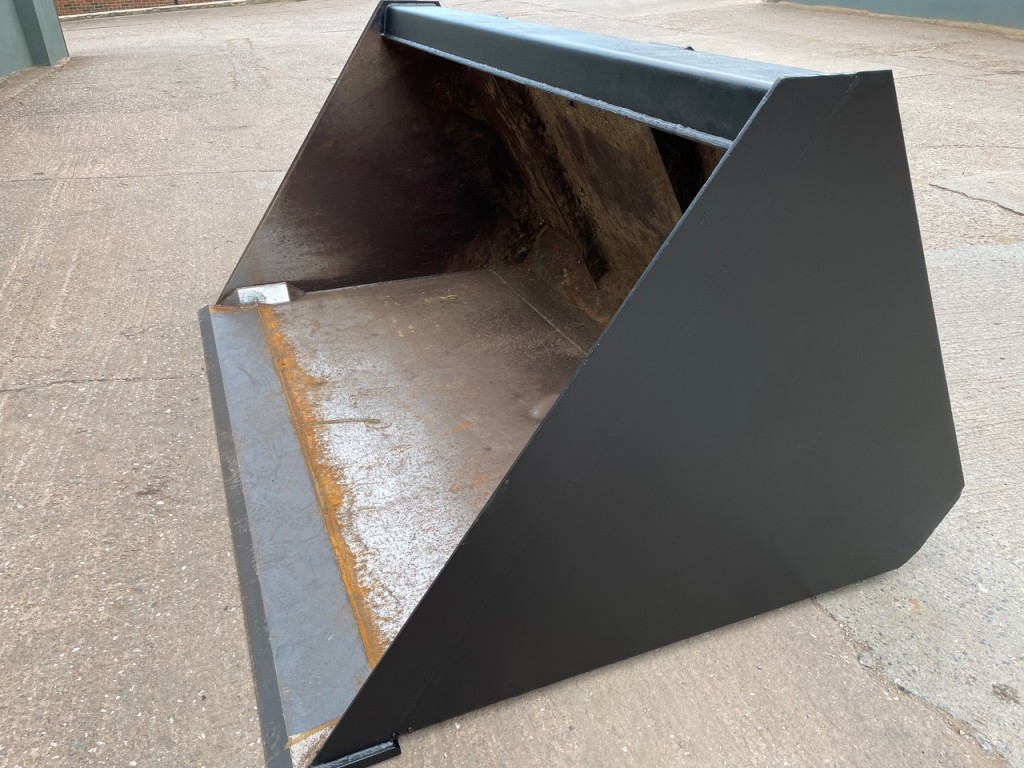 large Slewtic grain bucket with pin and cone brackets, recent new weld on cutting edge