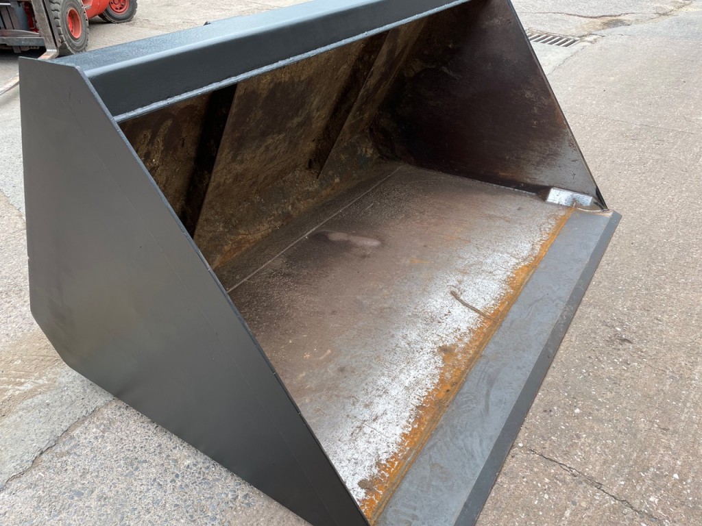large Slewtic grain bucket with pin and cone brackets, recent new weld on cutting edge