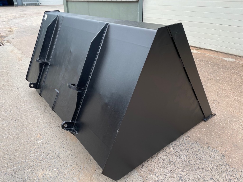 large Slewtic grain bucket with pin and cone brackets, recent new weld on cutting edge