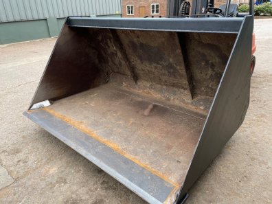 large Slewtic grain bucket with pin and cone brackets, recent new weld on cutting edge