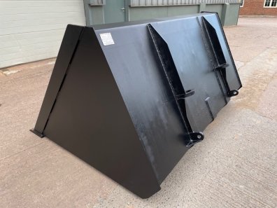 large Slewtic grain bucket with pin and cone brackets, recent new weld on cutting edge