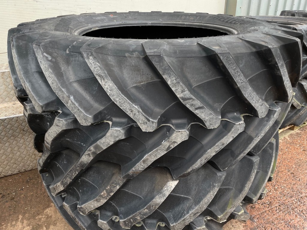 2x 650/65/42 + 2x 600/65/28 new Trelleborg tyres