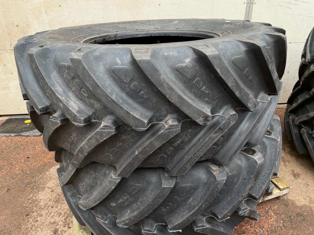2x 710/70/38 + 2x 600/65/28 new Leao tyres