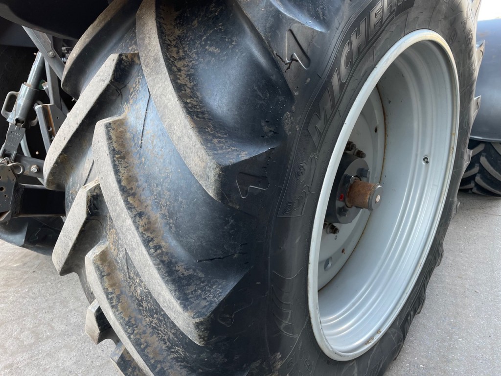 2x 710/60/42 + 2x 600/60/30 75% Michelin tyres fitted to Massey Ferguson wheels