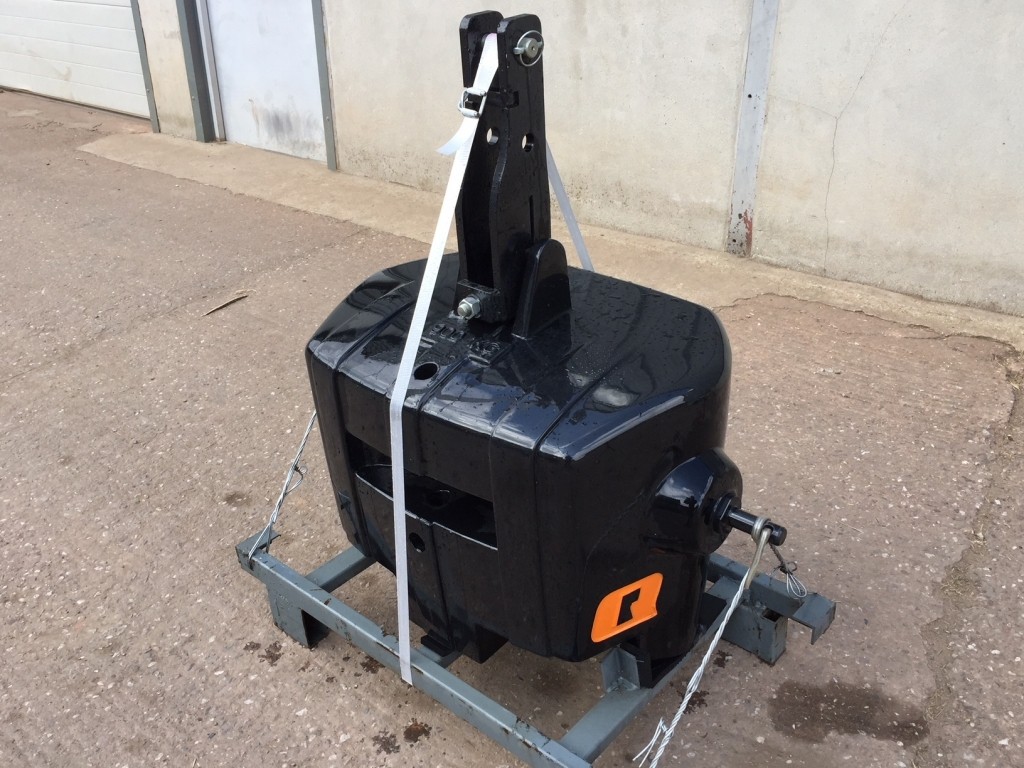Quicke 900kg weight block, three point linkage mounted, compatible with 600kg extension, finished in black