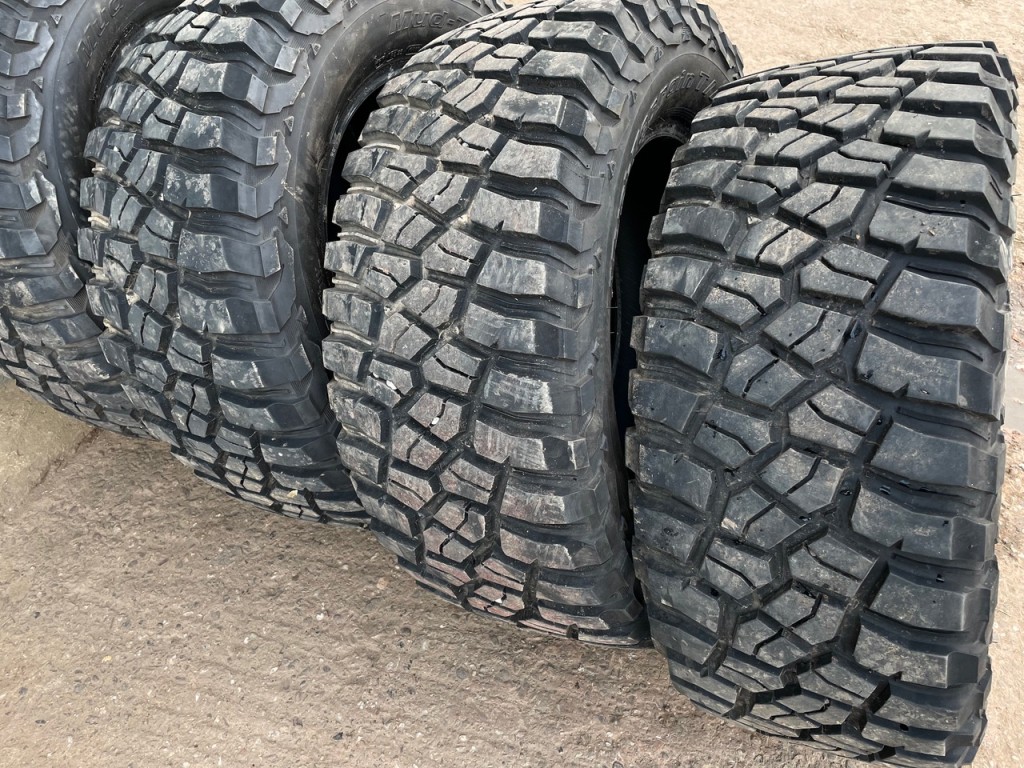 4x BF Goodrich Mud-Terrian 305/60/18 tyres, 90%