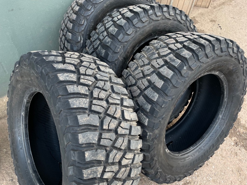 4x BF Goodrich Mud-Terrian 305/60/18 tyres, 90%