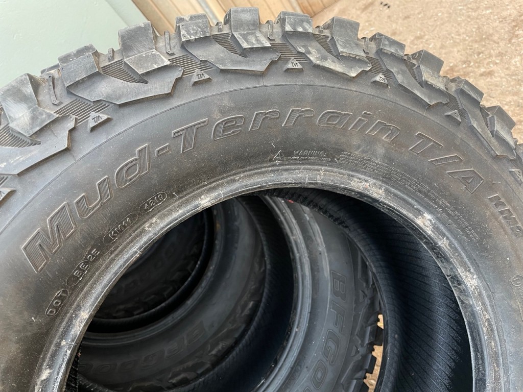 4x BF Goodrich Mud-Terrian 305/60/18 tyres, 90%