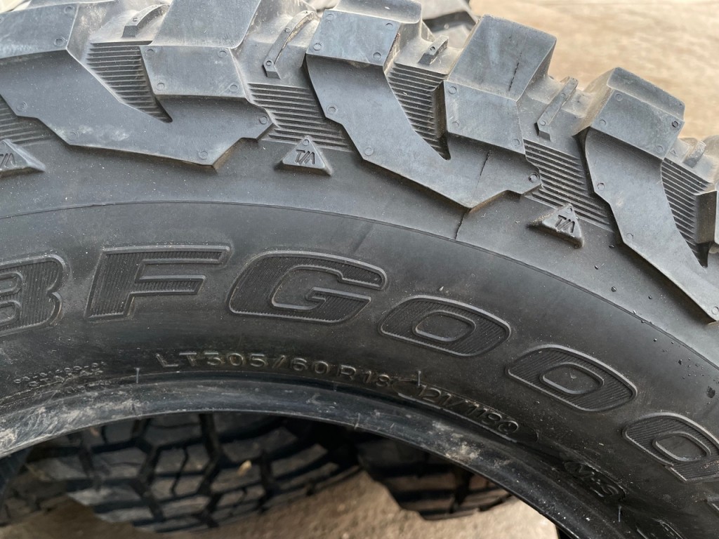 4x BF Goodrich Mud-Terrian 305/60/18 tyres, 90%