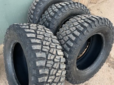 4x BF Goodrich Mud-Terrian 305/60/18 tyres, 90%