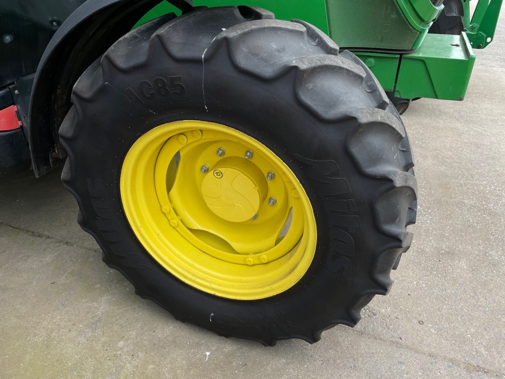 2x 16.9/34 + 2x 13.6/24 50-60% Mitas tyres fitted to John Deere rims
