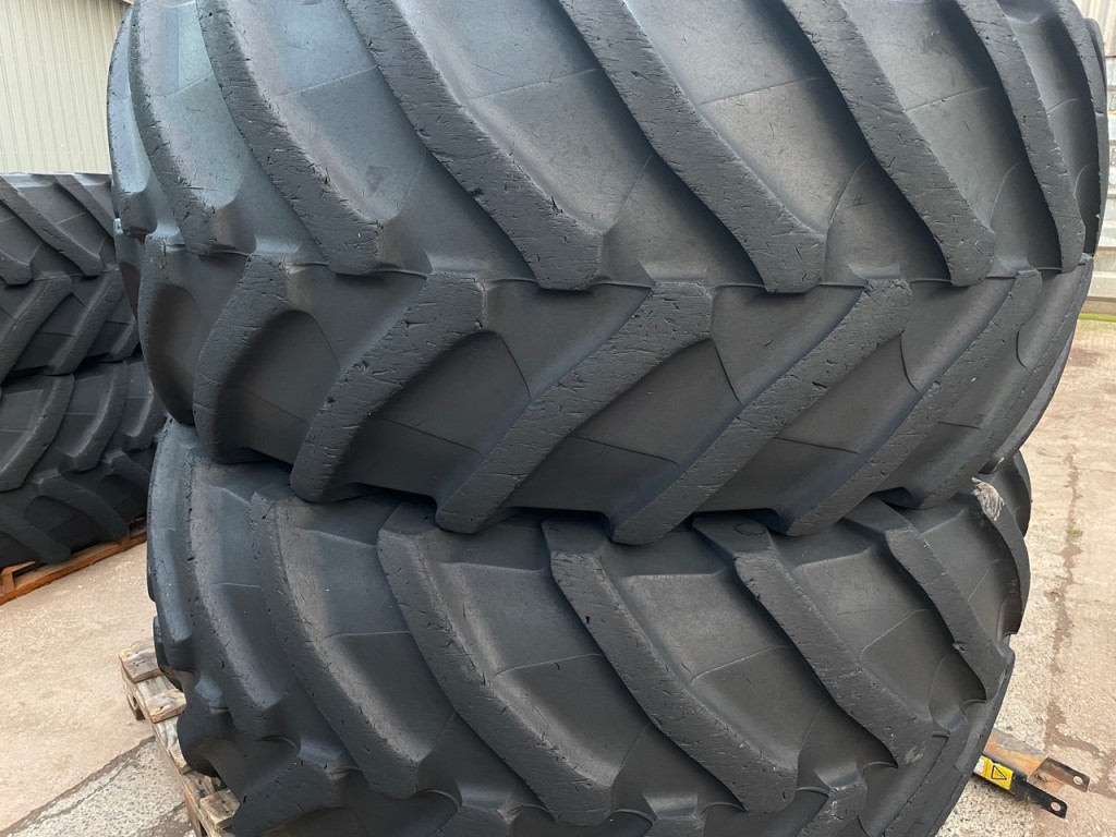 2x 900/65/46 + 2x 710/60/38 Trelleborg tyres, 35-40%