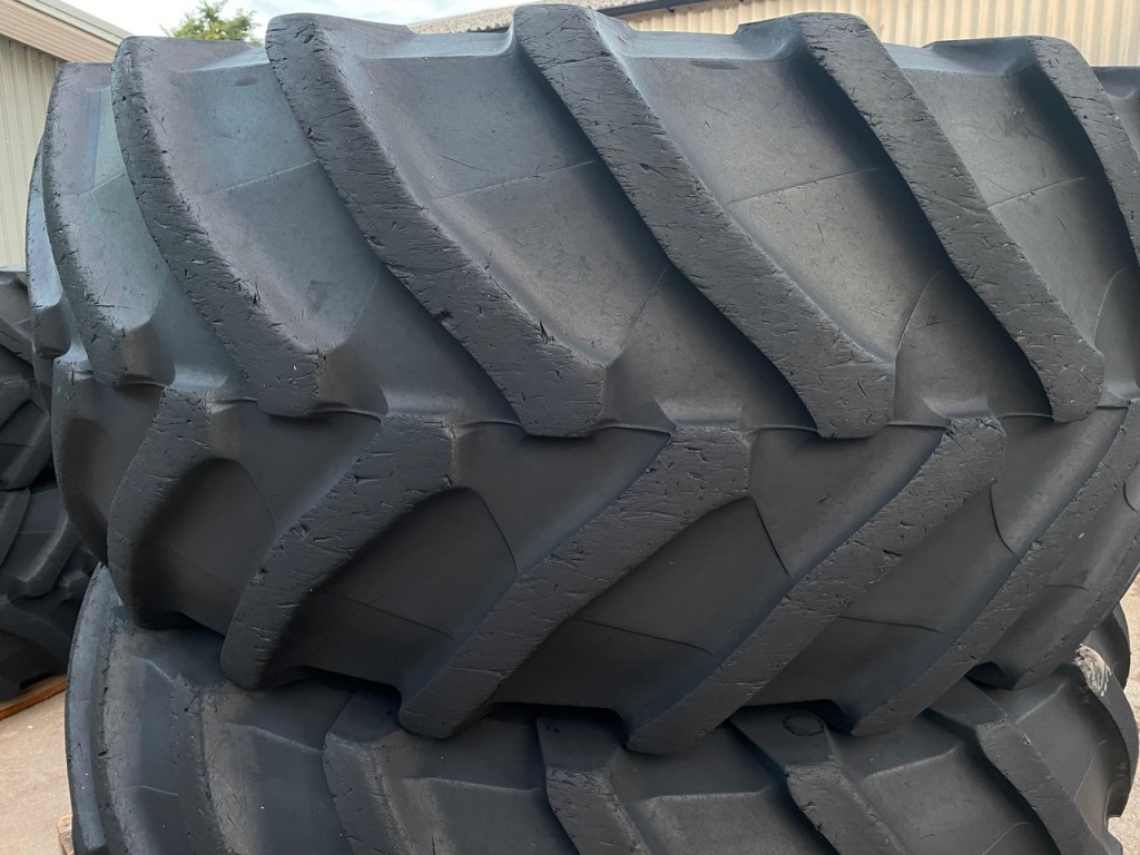 2x 900/65/46 + 2x 710/60/38 Trelleborg tyres, 35-40%