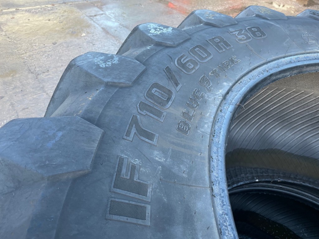 2x 900/65/46 + 2x 710/60/38 Trelleborg tyres, 35-40%