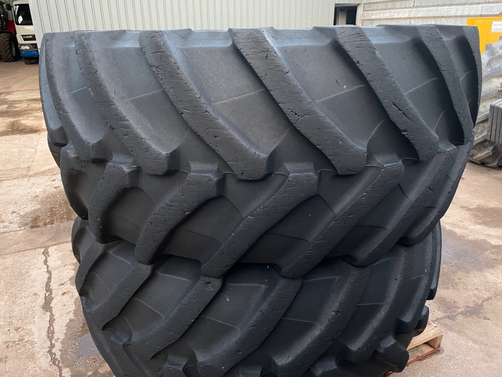2x 900/65/46 + 2x 710/60/38 Trelleborg tyres, 35-40%