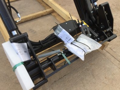 new Quicke X5s loader boom, Euro carriage, soft ride suspension, third service, self levelling, this boom would suit 70hp - 120hp 4 cylinder tractor