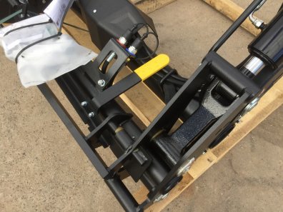 new Quicke X5s loader boom, Euro carriage, soft ride suspension, third service, self levelling, this boom would suit 70hp - 120hp 4 cylinder tractor