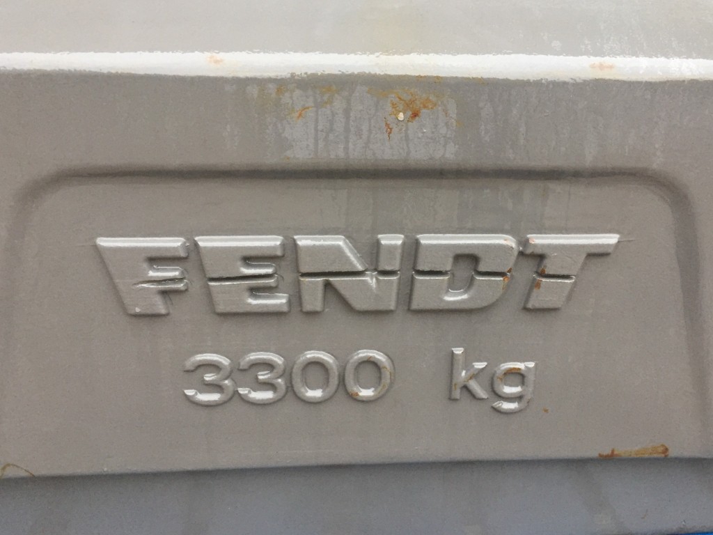 Fendt 3300kg weight block, complete with drawbar holder, Cat 3 pins