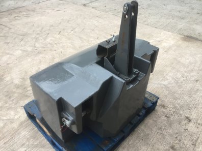 Fendt 3300kg weight block, complete with drawbar holder, Cat 3 pins