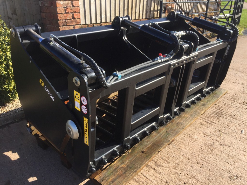 Quicke 225 silocut shear grab, new, 7ft 6 wide, choice of bolt on hooks, three ram