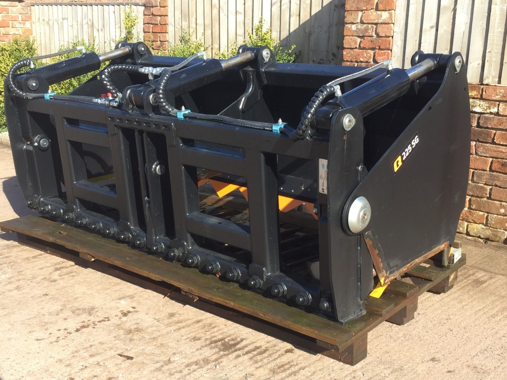 Quicke 225 silocut shear grab, new, 7ft 6 wide, choice of bolt on hooks, three ram