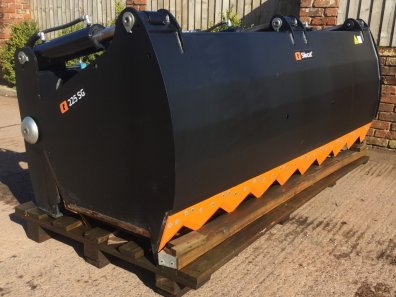 Quicke 225 silocut shear grab, new, 7ft 6 wide, choice of bolt on hooks, three ram