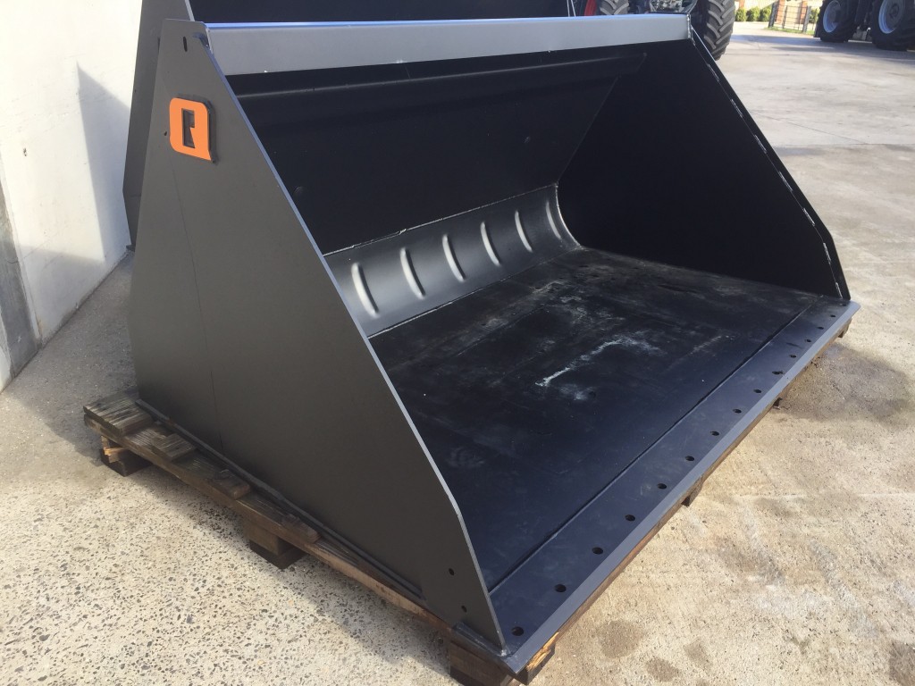 Quicke 240GXL+ Bucket, new, 7ft 6 wide, choice of bolt on hooks, optional bolt on cutting edge, 2.1 cube