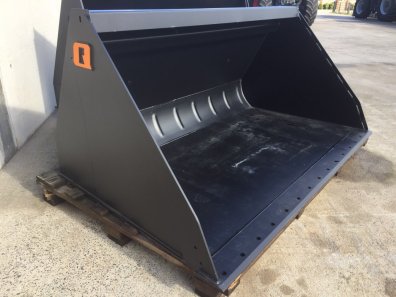 Quicke 240GXL+ Bucket, new, 7ft 6 wide, choice of bolt on hooks, optional bolt on cutting edge, 2.1 cube
