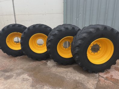 4x 600/70/30 BKT tyres fitted to JCB 4220 wheels