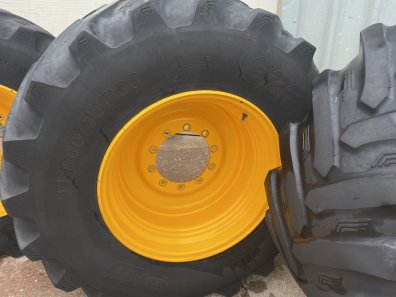 4x 600/70/30 BKT tyres fitted to JCB 4220 wheels