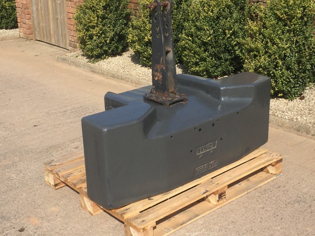 Fendt 1800kg weight block, 3 point linkage mounted