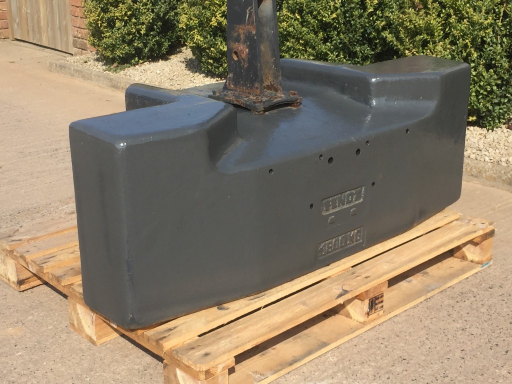 Fendt 1800kg weight block, 3 point linkage mounted