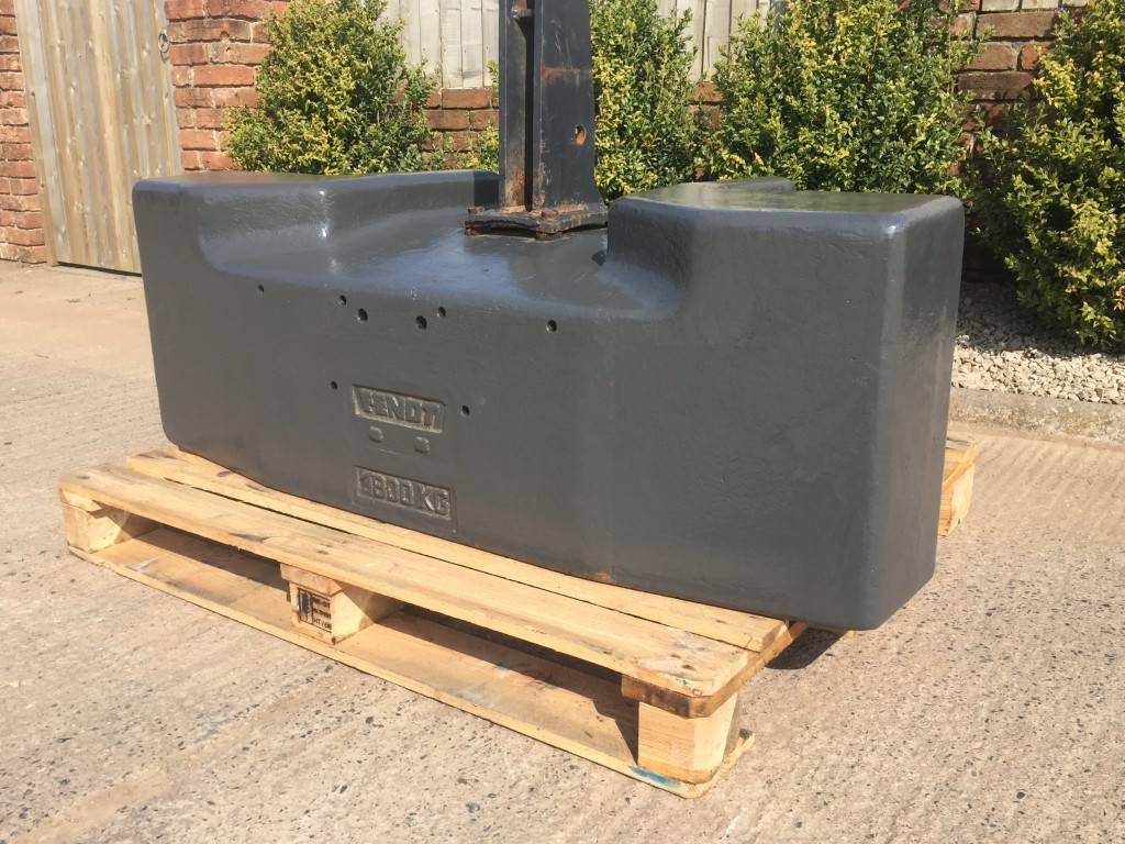 Fendt 1800kg weight block, 3 point linkage mounted