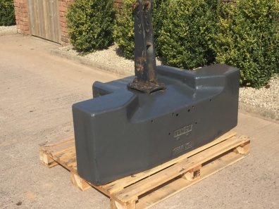 Fendt 1800kg weight block, 3 point linkage mounted