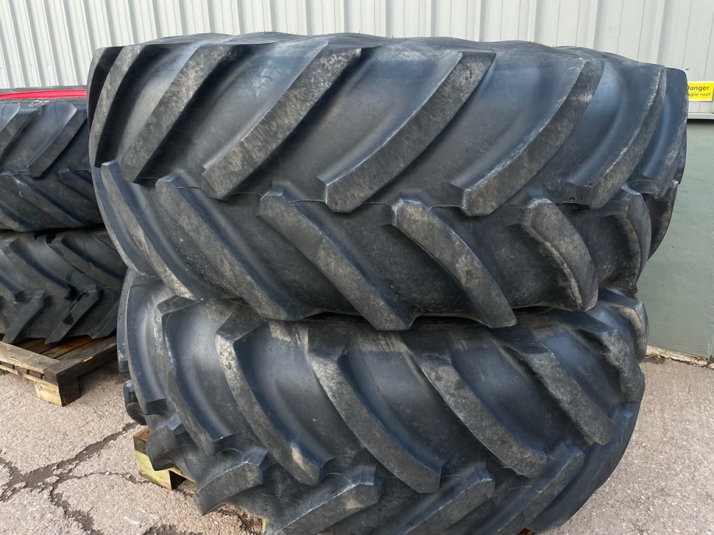 2x 710/85/38 + 2x 650/75/30 80% Michelin tyres, fitted to Fendt 900 series wheels