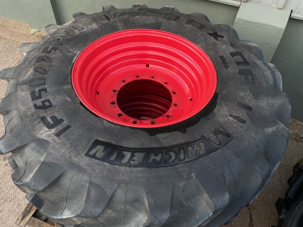 2x 710/85/38 + 2x 650/75/30 80% Michelin tyres, fitted to Fendt 900 series wheels