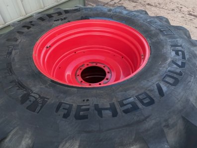 2x 710/85/38 + 2x 650/75/30 80% Michelin tyres, fitted to Fendt 900 series wheels