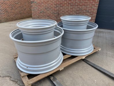 2x DW25x42 rear + 2x DW20x30 front Massey Ferguson 7624 wheels, as new