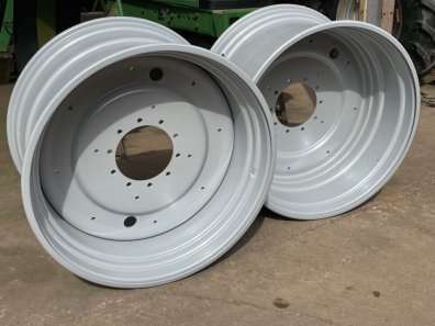 2x DW25x42 rear + 2x DW20x30 front Massey Ferguson 7624 wheels, as new