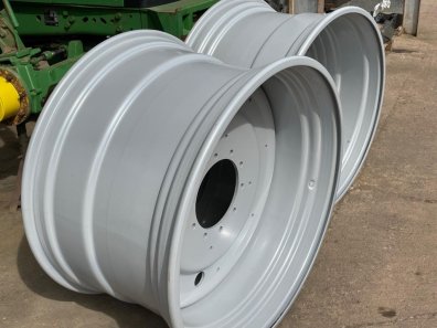 2x DW25x42 rear + 2x DW20x30 front Massey Ferguson 7624 wheels, as new